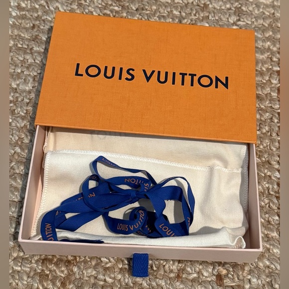 Empty Louis Vuitton mini pouchette box - Picture 1 of 1